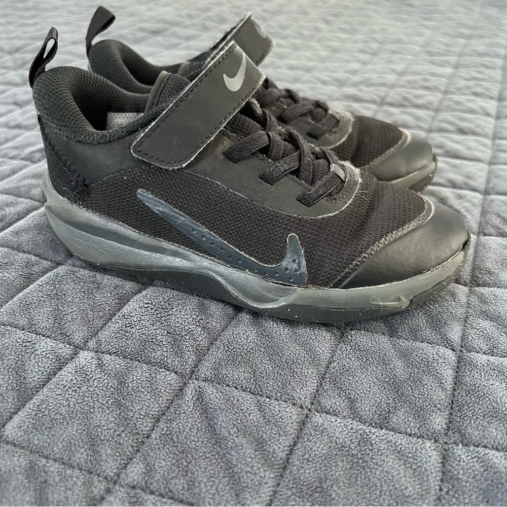 Nike Boys Shoes Sneakers Omni Multi Court Boys 12 C Black Strap On Little Kids